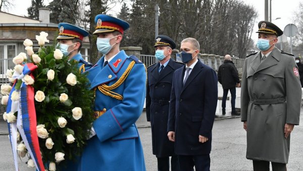 ТО СУ БИЛИ ЉУДИ КОЈИ СУ ВЕРОВАЛИ У СЛОБОДУ: Министар Стефановић обишао Музеј Бањичког логора ТО СУ БИЛИ ЉУДИ КОЈИ СУ ВЕРОВАЛИ У СЛОБОДУ: Министар Стефановић обишао Музеј Бањичког логора