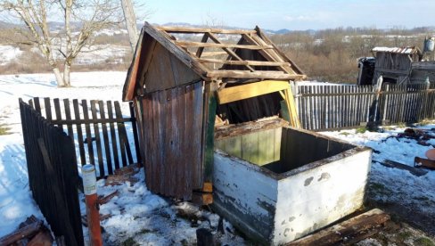 МАЈКА ЈЕ ВИКАЛА - НЕК УБИЈУ МЕНЕ, САМО ТЕБЕ ДА ПОШТЕДЕ: Нови детаљи стравичног убиства Гојка Веселића у Лакташима МАЈКА ЈЕ ВИКАЛА - НЕК УБИЈУ МЕНЕ, САМО ТЕБЕ ДА ПОШТЕДЕ: Нови детаљи стравичног убиства Гојка Веселића у Лакташима