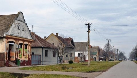 ЗАХТЕВИ ЗА ДОКУМЕНТА ПРЕКО Е УПРАВЕ: Кликом до личних карти и путних исправа ЗАХТЕВИ ЗА ДОКУМЕНТА ПРЕКО Е УПРАВЕ: Кликом до личних карти и путних исправа