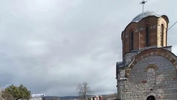ПУТЕМ ПРЕГАЗИЛИ ПОРТУ: Оскрнављен храм Свете Недеље у селу Брњача код Ораховца, друм пролази на мање од метар од ове светиње ПУТЕМ ПРЕГАЗИЛИ ПОРТУ: Оскрнављен храм Свете Недеље у селу Брњача код Ораховца, друм пролази на мање од метар од ове светиње