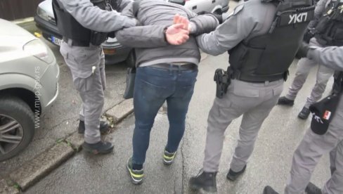 ЛИСИЦЕ ОТМИЧАРИМА: Девојка га намамила на сусрет на Ветернику, а онда су га заскочили ЛИСИЦЕ ОТМИЧАРИМА: Девојка га намамила на сусрет на Ветернику, а онда су га заскочили