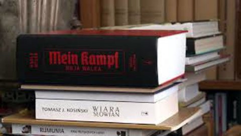 БУРА ЗБОГ МАЈН КАМПФА НА ПОЉСКОМ: Пет година после немачког, у Варшави објављено преведено издање са пратећим коментарима БУРА ЗБОГ МАЈН КАМПФА НА ПОЉСКОМ: Пет година после немачког, у Варшави објављено преведено издање са пратећим коментарима