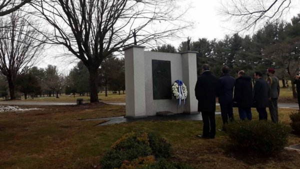 ДА СЕ ИСТИНА НЕ ЗАБОРАВИ: Венац Амбасаде Србије на споменику жртвама Холокауста (ФОТО) ДА СЕ ИСТИНА НЕ ЗАБОРАВИ: Венац Амбасаде Србије на споменику жртвама Холокауста (ФОТО)