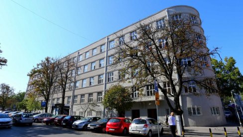 PETA BEOGRADSKA GIMNAZIJA IZAŠLA IZ BLOKADE: Manja grupa i danje bojkutuje (VIDEO)