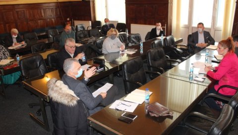 ПИТА СЕ И ПРИВРЕДА: Уписна политика ученика у Семберији ПИТА СЕ И ПРИВРЕДА: Уписна политика ученика у Семберији