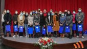 NOVČANE NAGRADE POVODOM SVETOG SAVE: Najboljim studentima po 20 hiljada dinara NOVČANE NAGRADE POVODOM SVETOG SAVE: Najboljim studentima po 20 hiljada dinara