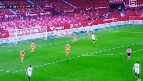 FUDBALSKA POEZIJA ANDALUŽANA: Pogledajte gol Sevilje o kome će se dugo pričati (VIDEO) FUDBALSKA POEZIJA ANDALUŽANA: Pogledajte gol Sevilje o kome će se dugo pričati (VIDEO)