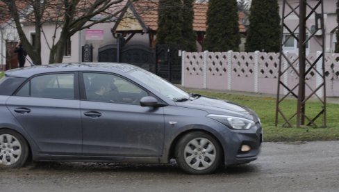 УХАПШЕНЕ ДВЕ ОСОБЕ ЗБОГ КРВАВОГ СУКОБА У СТАРЧЕВУ: Обрачун почео у кући полиција блокирала прилаз УХАПШЕНЕ ДВЕ ОСОБЕ ЗБОГ КРВАВОГ СУКОБА У СТАРЧЕВУ: Обрачун почео у кући полиција блокирала прилаз