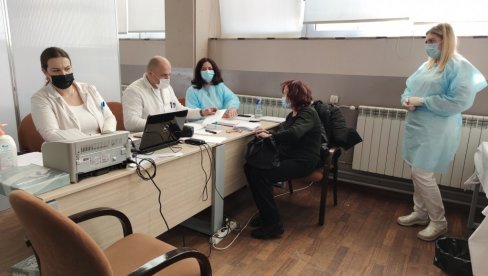 ZA PRIMANJE VAKCINE SAMO PO POZIVU: Raste broj vakcinisanih Novopazaraca, otvoren još jedan punkt ZA PRIMANJE VAKCINE SAMO PO POZIVU: Raste broj vakcinisanih Novopazaraca, otvoren još jedan punkt
