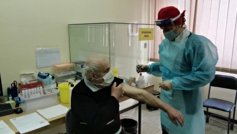 EPIDEMIJA U RASINSKOM OKRUGU: Vakcinisano 14.771 lice, virus korona potvrđen kod još 64 osobe EPIDEMIJA U RASINSKOM OKRUGU: Vakcinisano 14.771 lice, virus korona potvrđen kod još 64 osobe