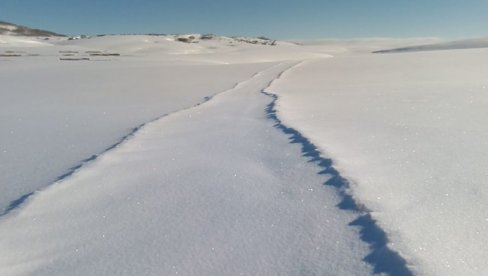 SNEG ZAVEJAO PUTEVE NA PEŠTERU: Osnovna škola obustavila rad SNEG ZAVEJAO PUTEVE NA PEŠTERU: Osnovna škola obustavila rad