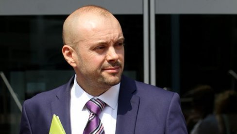 SRBIN NE MOŽE BITI KOMANDIR!: Veliko-bošnjačka politika u Bosanskom Petrovcu otežava živote našim ljudima SRBIN NE MOŽE BITI KOMANDIR!: Veliko-bošnjačka politika u Bosanskom Petrovcu otežava živote našim ljudima