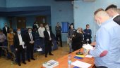 СИМИЋ ОПЕТ ПРЕДСЕДНИК: Конституисан локални парламент у Угљевику СИМИЋ ОПЕТ ПРЕДСЕДНИК: Конституисан локални парламент у Угљевику