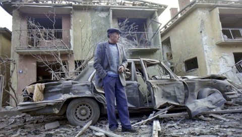 СРБИ АМЕРИЦИ НЕ ПРАШТАЈУ БОМБАРДОВАЊЕ Истраживање показало: 40 одсто грађана има негативан став према Вашингтону СРБИ АМЕРИЦИ НЕ ПРАШТАЈУ БОМБАРДОВАЊЕ Истраживање показало: 40 одсто грађана има негативан став према Вашингтону