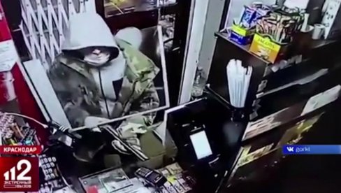 LUDA HRABROST: Goloruka prodavačica oterala naoružanog razbojnika! (VIDEO) LUDA HRABROST: Goloruka prodavačica oterala naoružanog razbojnika! (VIDEO)
