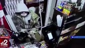 ЛУДА ХРАБРОСТ: Голорука продавачица отерала наоружаног разбојника! (ВИДЕО) ЛУДА ХРАБРОСТ: Голорука продавачица отерала наоружаног разбојника! (ВИДЕО)