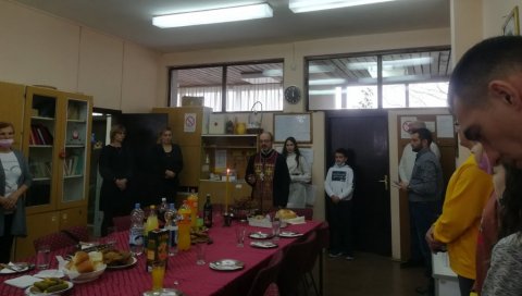 САВИНДАН ОБЕЛЕЖЕН У ЈАДРУ: Улагање у школе део мисије светосавља САВИНДАН ОБЕЛЕЖЕН У ЈАДРУ: Улагање у школе део мисије светосавља