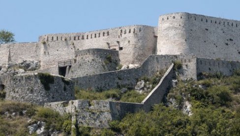 SKINUTA SA KNINSKE TVRĐAVE: Nestala zastava Hrvatske SKINUTA SA KNINSKE TVRĐAVE: Nestala zastava Hrvatske