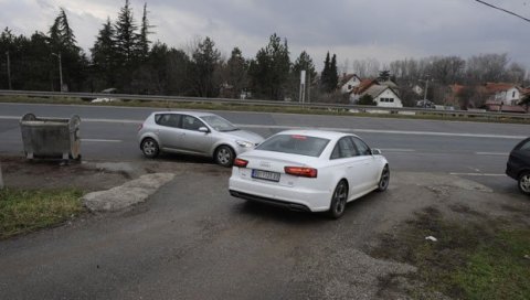 ЗА 100 МЕТАРА МОЛЕ 30 ГОДИНА: Инспекција затворила Улицу Рада Бранковића у Остружници ЗА 100 МЕТАРА МОЛЕ 30 ГОДИНА: Инспекција затворила Улицу Рада Бранковића у Остружници