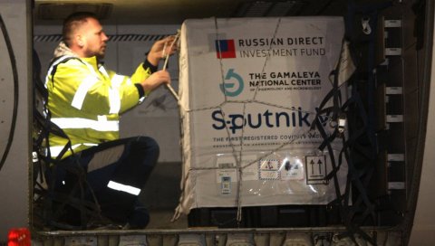 ЗАРАЂУЈУ АЛИ НЕ ДОЗВОЉАВАЈУ УПОТРЕБУ: ЕУ покренула кампању дезинформација против руске вакцине Спутњик Ве ЗАРАЂУЈУ АЛИ НЕ ДОЗВОЉАВАЈУ УПОТРЕБУ: ЕУ покренула кампању дезинформација против руске вакцине Спутњик Ве