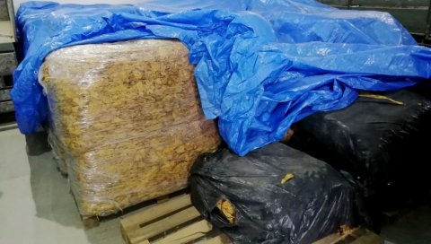 УХАПШЕНА ШАПЧАНКА: Осумњичена да је крила скоро 4,5 тона дувана УХАПШЕНА ШАПЧАНКА: Осумњичена да је крила скоро 4,5 тона дувана