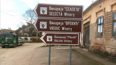 ДОПУНИЛИ ВИНСКУ СИГНАЛИЗАЦИЈУ У ГУДУРИЦИ: Улажу у промоцију највиноградарскијег села у Србији ДОПУНИЛИ ВИНСКУ СИГНАЛИЗАЦИЈУ У ГУДУРИЦИ: Улажу у промоцију највиноградарскијег села у Србији