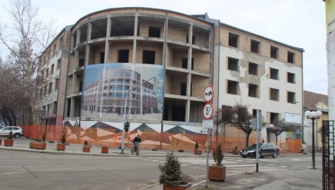 ВЛАДА МАЂАРСКЕ ОБНОВЉА ХОТЕЛ У БАЧКОЈ ТОПОЛИ: После више од две деценије нађено решење ВЛАДА МАЂАРСКЕ ОБНОВЉА ХОТЕЛ У БАЧКОЈ ТОПОЛИ: После више од две деценије нађено решење
