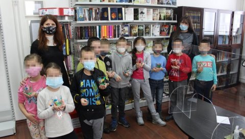 ДЕЦА СТВАРАЈУ У СВЕТОСАВСКОМ ДУХУ: Креативна радионица у Културном центру „Рибница“ у Краљеву (ФОТО) ДЕЦА СТВАРАЈУ У СВЕТОСАВСКОМ ДУХУ: Креативна радионица у Културном центру „Рибница“ у Краљеву (ФОТО)
