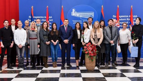 ПОНОС СРБИЈЕ: Најуспешнији академци на пријему у Покрајинској влади, за десетке 200.000 динара ПОНОС СРБИЈЕ: Најуспешнији академци на пријему у Покрајинској влади, за десетке 200.000 динара