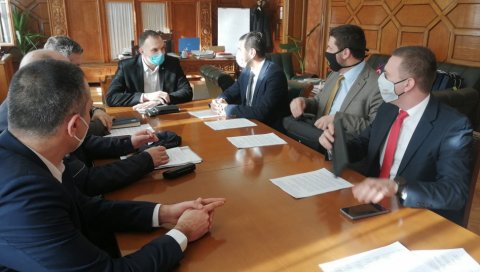 БЕЗБЕДНОСТ ДЕЦЕ У ПРВОМ ПЛАНУ: У Зрењанину разговарали о сигурности учесника у саобраћају (ФОТО) БЕЗБЕДНОСТ ДЕЦЕ У ПРВОМ ПЛАНУ: У Зрењанину разговарали о сигурности учесника у саобраћају (ФОТО)