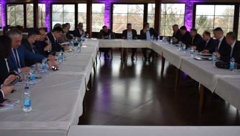 ОПОЗИЦИЈА БИ ПРЕКО БРИТАНАЦА НА ВЛАСТ: Оштра реаговања из РС након састанка у Сарајеву