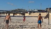 DRŽI SE TI TENISA NOLE: Komičan snimak obišao planetu, pokušao kao Ronaldinjo, pa se upecao igrajući futvolej(VIDEO) DRŽI SE TI TENISA NOLE: Komičan snimak obišao planetu, pokušao kao Ronaldinjo, pa se upecao igrajući futvolej(VIDEO)