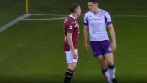 POMRAČENJE UMA: Srbin glavom nokautirao protivnika, dobio isključenje (VIDEO) POMRAČENJE UMA: Srbin glavom nokautirao protivnika, dobio isključenje (VIDEO)