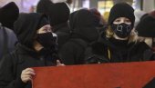 ПРОТЕСТ У ПОЉСКОЈ: Грађани позвали председника да стави вето на закон о медијима ПРОТЕСТ У ПОЉСКОЈ: Грађани позвали председника да стави вето на закон о медијима