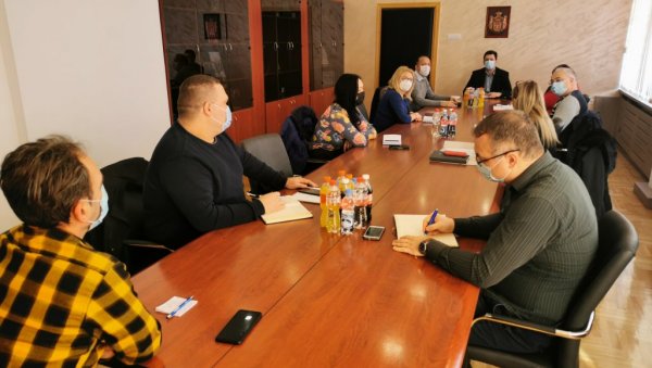 ЕПИДЕМИЈА У МАЧВАНСКОМ ОКРУГУ: Позитивно 77 људи - у Шапцу 35 нових случајева ЕПИДЕМИЈА У МАЧВАНСКОМ ОКРУГУ: Позитивно 77 људи - у Шапцу 35 нових случајева
