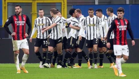 SKANDAL TRESE TORINO: Fudbalerima Juventusa preti krivično gonjenje zbog korona žurki SKANDAL TRESE TORINO: Fudbalerima Juventusa preti krivično gonjenje zbog korona žurki