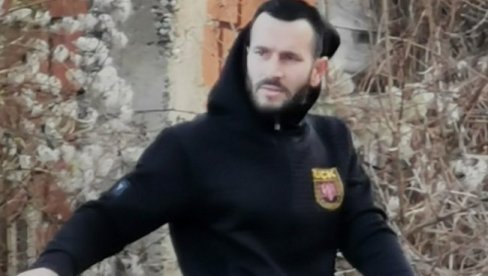ОВО ЈЕ НАЈВИШЕ РАЗБЕСНЕЛО СРБЕ У МИТРОВИЦИ ДАНАС: Албанац са обележјима терористичке ОВК у Северној Митровици ОВО ЈЕ НАЈВИШЕ РАЗБЕСНЕЛО СРБЕ У МИТРОВИЦИ ДАНАС: Албанац са обележјима терористичке ОВК у Северној Митровици