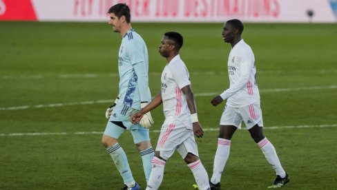PITANJE ŠAMPIONA ŠPANIJE REŠENO? Real poražen od Levantea, Atletiko na plus sedam uz dva meča manje PITANJE ŠAMPIONA ŠPANIJE REŠENO? Real poražen od Levantea, Atletiko na plus sedam uz dva meča manje