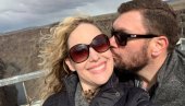 ТРОСТРУКИ ЖИВОТ ШЕФА ПОЛИЦИЈЕ: Верио најмање две девојке, има супругу и четворо деце (ФОТО) ТРОСТРУКИ ЖИВОТ ШЕФА ПОЛИЦИЈЕ: Верио најмање две девојке, има супругу и четворо деце (ФОТО)