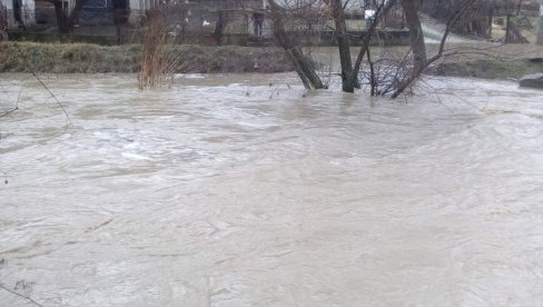 RASTE VODOSTAJ JOŠ JEDNE REKE: Stižu olujni vetar, kiša i zahlađenje RASTE VODOSTAJ JOŠ JEDNE REKE: Stižu olujni vetar, kiša i zahlađenje
