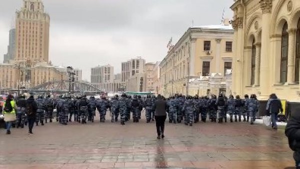 ОБРАЧУН ПОЛИЦИЈЕ И ДЕМОНСТРАНАТА У РУСИЈИ: Приведено 120 људи ОБРАЧУН ПОЛИЦИЈЕ И ДЕМОНСТРАНАТА У РУСИЈИ: Приведено 120 људи