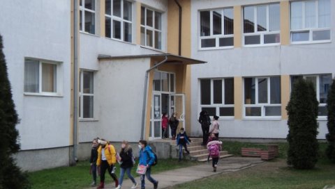 КАТАНАЦ НА ПЕТ ШКОЛА: На подручју Српца од последњег рата до данас велики пад броја ученика, прошле јесени уписано укупно 159 ђака првака КАТАНАЦ НА ПЕТ ШКОЛА: На подручју Српца од последњег рата до данас велики пад броја ученика, прошле јесени уписано укупно 159 ђака првака