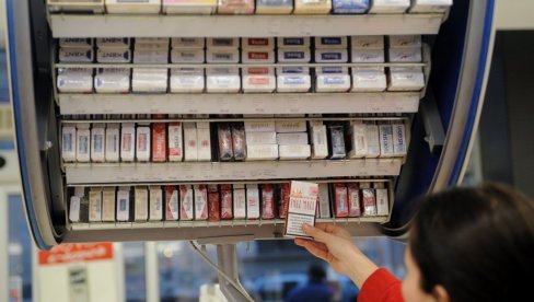 PUŠAČI, ČEKA VAS POSKUPLJENJE: Skače cena običnih, ali i elektronskih cigareta, a evo koliko ćete novca morati da izdvojite PUŠAČI, ČEKA VAS POSKUPLJENJE: Skače cena običnih, ali i elektronskih cigareta, a evo koliko ćete novca morati da izdvojite