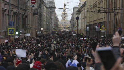ПОЛИЦИЈА БЛОКИРАЛА ЦЕНТАР МОСКВЕ: Широм Русије нови протести подршке Алексеју Наваљном и опет хапшења демонстраната ПОЛИЦИЈА БЛОКИРАЛА ЦЕНТАР МОСКВЕ: Широм Русије нови протести подршке Алексеју Наваљном и опет хапшења демонстраната