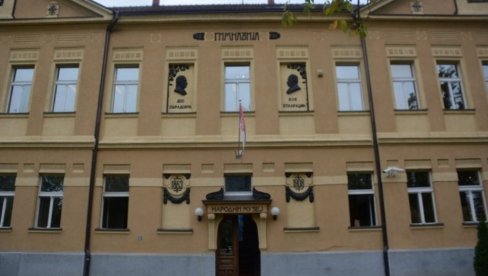 KO NE PAMTI IZNOVA PREŽIVLJAVA Sutra otvaranje izložbe u sećanje oktobarske tragedije u Kraljevu KO NE PAMTI IZNOVA PREŽIVLJAVA Sutra otvaranje izložbe u sećanje oktobarske tragedije u Kraljevu