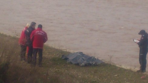 TELO I DALJE NA OBALI NIŠAVE: Novosti na mestu nesreće gde je izvučeno telo muškarca (FOTO) TELO I DALJE NA OBALI NIŠAVE: Novosti na mestu nesreće gde je izvučeno telo muškarca (FOTO)