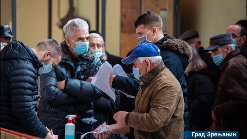 VIŠE OD 4.500 VAKCINISANIH U ZRENJANINU: Veliko interesovanje građana za imunizaciju, specijalne bolnice izlaze iz kovid sistema VIŠE OD 4.500 VAKCINISANIH U ZRENJANINU: Veliko interesovanje građana za imunizaciju, specijalne bolnice izlaze iz kovid sistema