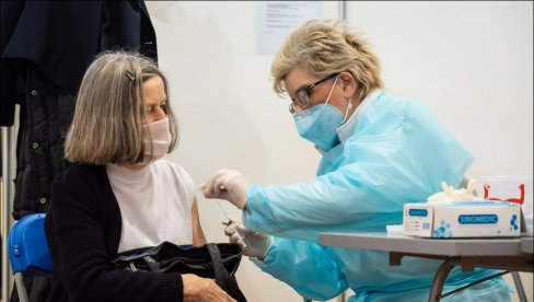 POVOLJNIJA EPIDEMIOLOŠKA SITUACIJA U ZRENJANINU: Vakcinisano više od 4.500 građana POVOLJNIJA EPIDEMIOLOŠKA SITUACIJA U ZRENJANINU: Vakcinisano više od 4.500 građana
