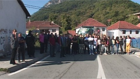 ДО ШКОЛЕ - КАКО СЕ КО СНАЂЕ: Више стотина ученика и студената са севера Црне Горе без превоза ДО ШКОЛЕ - КАКО СЕ КО СНАЂЕ: Више стотина ученика и студената са севера Црне Горе без превоза