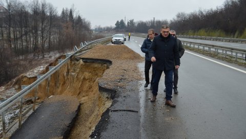НОВИ ПУТЕВИ НА ДОРАДИ: Клизиште између Баточине и Крагујевца биће санирано до априла, у Грделици радови до лета НОВИ ПУТЕВИ НА ДОРАДИ: Клизиште између Баточине и Крагујевца биће санирано до априла, у Грделици радови до лета